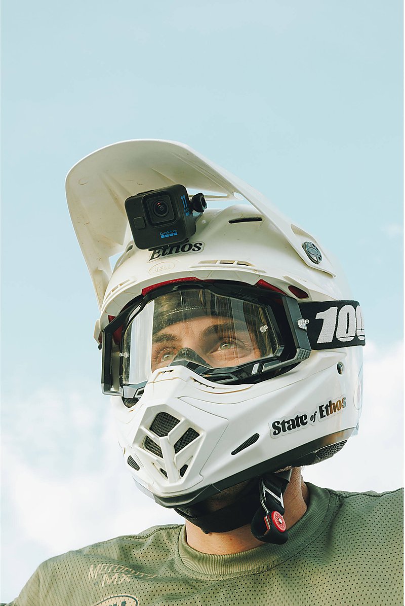 מצלמת אקסטרים GoPro HERO11 Black Mini.