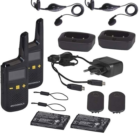 זוג מכשירי קשר מקצועיים Motorola XT185 — אוזניית PTT הכלולה בערכה.